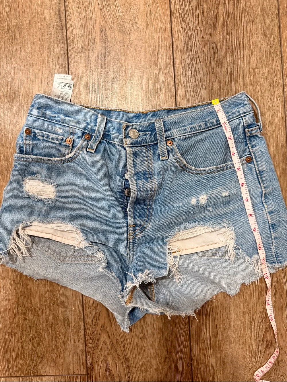 Levi's 501 Light Blue High-Rise Frayed Denim Shorts 0337 - Picture 5 of 7